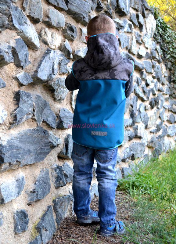 Detská vesta softshellová s kapucňou tyrkys/maskáč